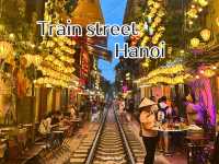 เที่ยว Train street จิบน้ำ ชมรถไฟในฮานอย 🚂