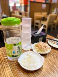 老字嘅韓國炸雞店，都有韓式玫瑰炒年糕