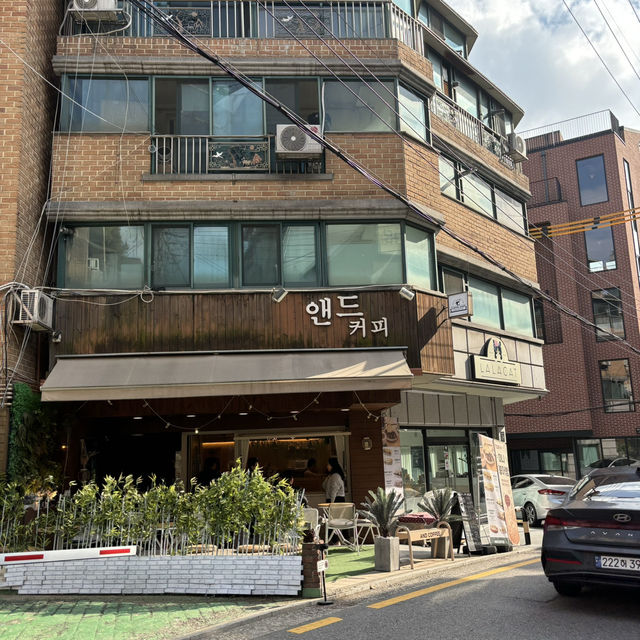 【韓国】カンナム住宅街の家の下にある馴染みあるカフェ☕️