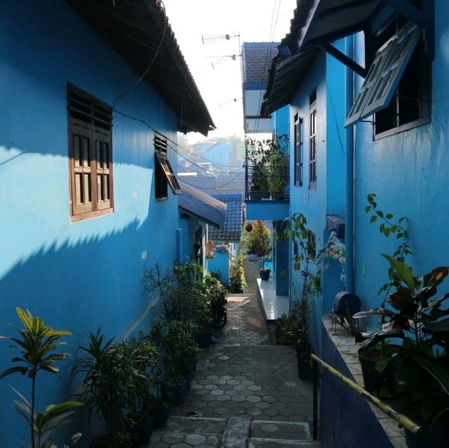 インドネシアのかわいすぎる青の村♡