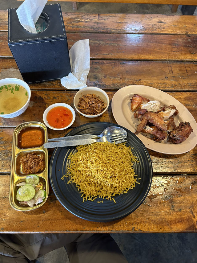 ต้นตำรับไก่ทอดหาดใหญ่!!