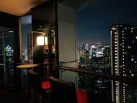 ดื่มด่ำกับวิวสวยๆ ของกรุงเทพ ที่ Blue District Bar