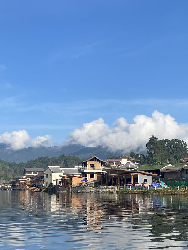 บ้านรักไทย | จ.แม่ฮ่องสอน 🏘️⛰️🏮🛶