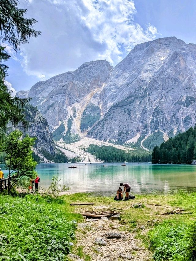 阿爾卑斯山的珍珠，東多洛米蒂的絕美景點：布萊埃斯湖 Lago di Braies