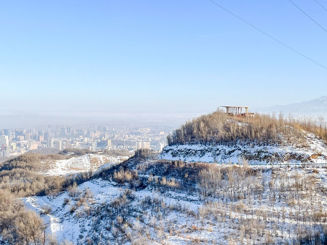 雅山玻璃栈道观景台...겨울 우루무치 등산..