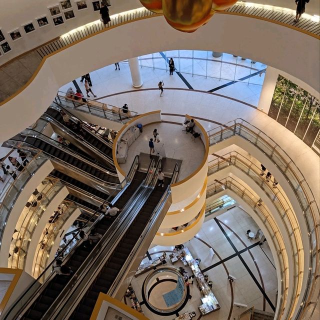 美麗的圓型球體建築：曼谷市立藝術文化中心