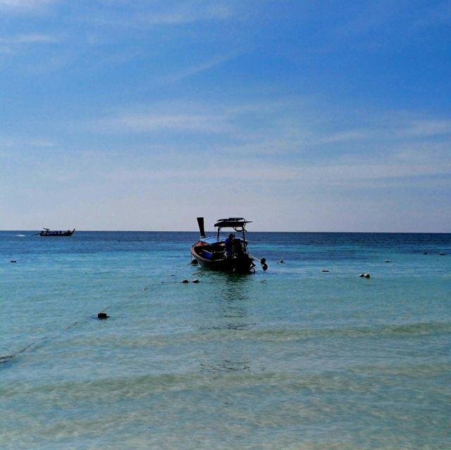 泰國麗貝島絕美海灘景點:Daya Beach，果凍玻璃海，適合拍照📸打卡游泳