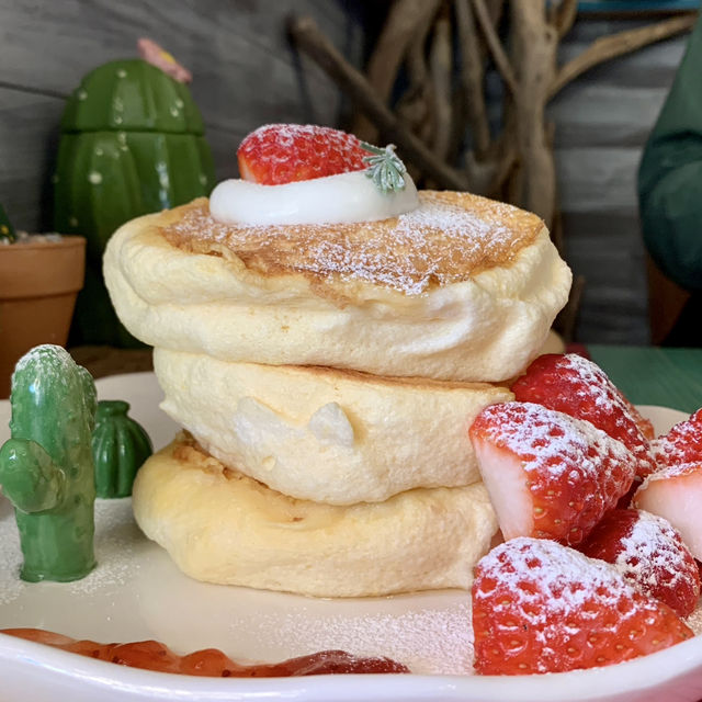 Fluffy Pancake Heaven at Cafe Taniku Club🍓