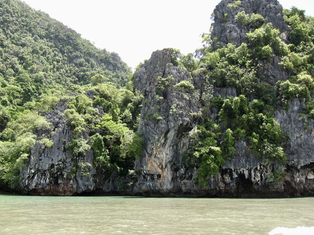 Thailand’s Majestic Natural Paradise: Phang Nga Bay