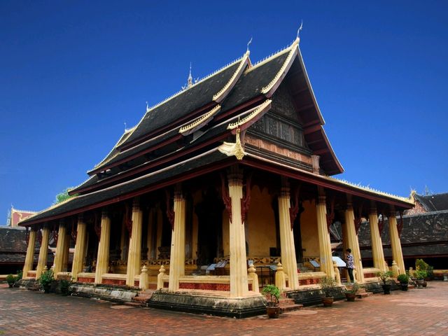 Wat Sisaket  วัดสีสะเกตุ เที่ยวลาว