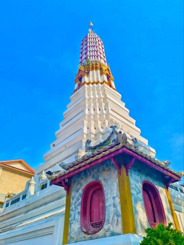 วัดสามปลื้ม วัดเก่าเเก่ย่านถนนจักรวรรดิ
