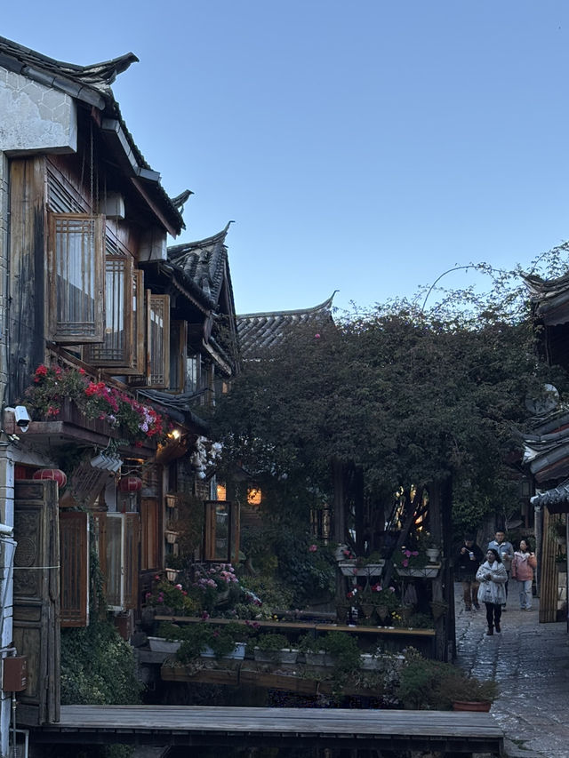 A Magical Trip to Lijiang Old Town – What to Eat & Where to Go! 🏔️🏡✨