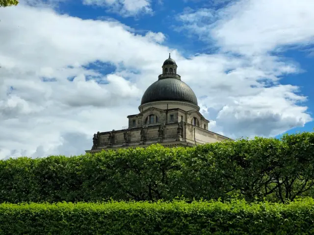 慕尼黑皇宮－探索這座歷史悠久的皇室住所🏰✨，每一個角落都散發著皇家魅力，真的超出片！📸🤩