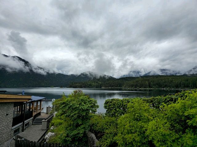 艾泊湖(Eibsee)‐探索這片如夢似幻的天然湖泊🏞️✨，每一個角落都讓人心醉不已📸🤩