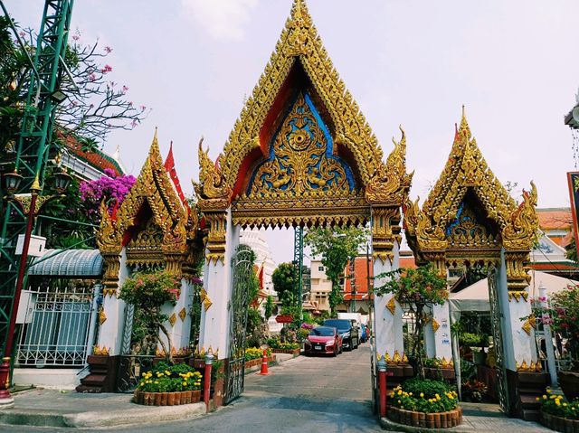 泰國曼谷市中心湄南河畔著名古跡皇家寺廟：Wat ChakkrawatRachawat Woramahawihan，適合打卡拍照📸冥想 