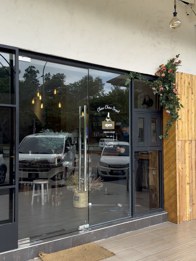 Chewy Bagel & Cottage Dreams: Chew Chew Bagel Cafe in Mount Austin JB