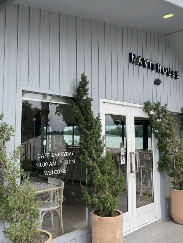 Nava cafe คาเฟ่ริมแม่น้ำบางปะกง บรรยากาศดีมาก