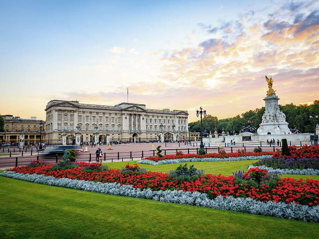 "London: A Vibrant Blend of History and Modernity"