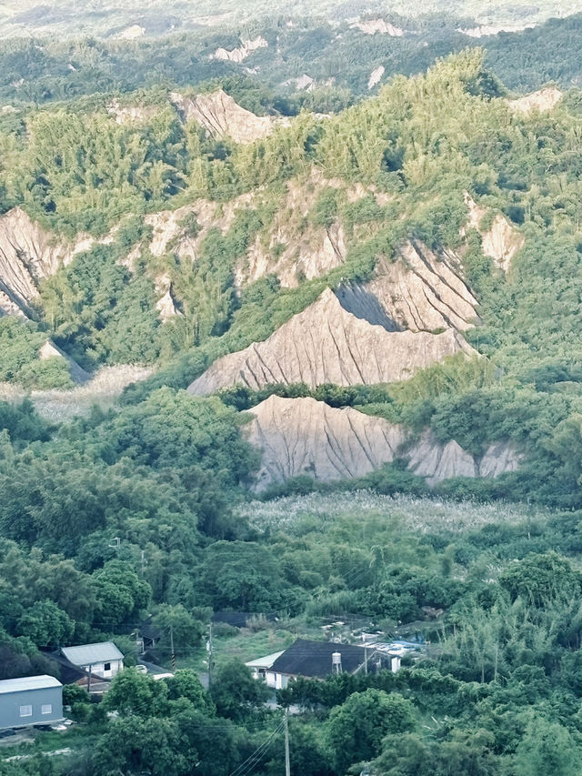 🌄 雲朵炸裂！準備好你的眼睛和手機捕捉最美畫面！😎