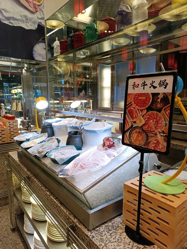 會展中心站又食又玩仲可以食酒店自助餐