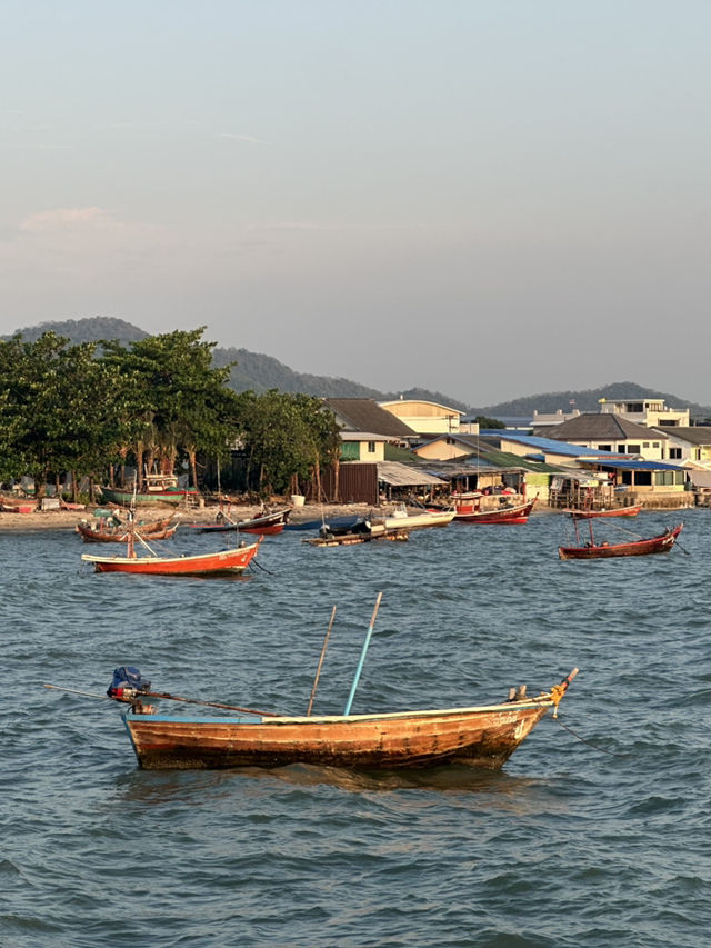 ดูพระอาทิตย์ตกที่บางแสน🌴🌅🚣🌊