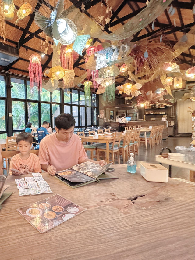 รัญจวน อัมพวา ร้านอาหารไทย ริมแม่น้ำแม่กลอง