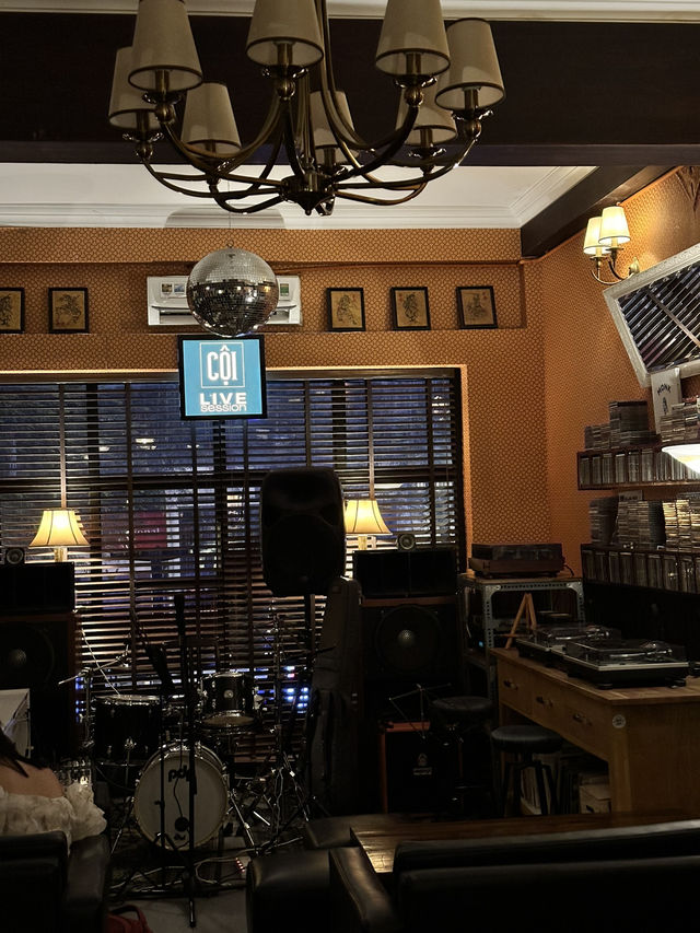 A real good Saigon jazz bar