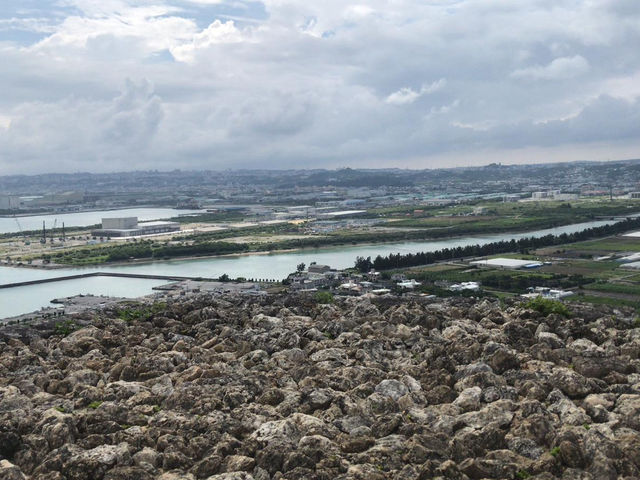 勝連城跡：沖繩的歷史遺跡🏰