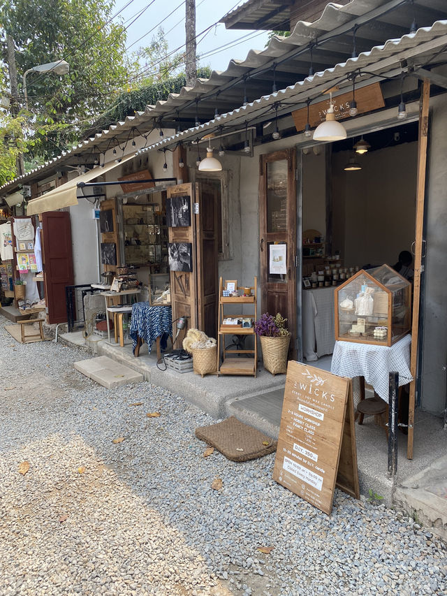 บ้านข้างวัดสถานที่ของศิลปิน