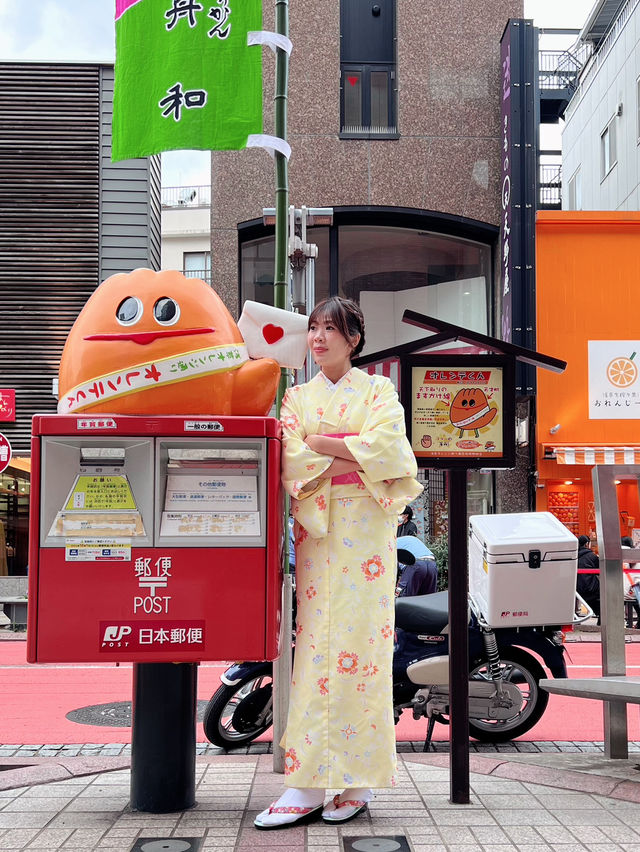 Sensoji Chic: Where Hello Kitty Meets Orange Street 🍊