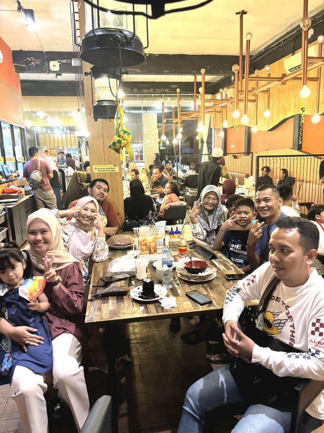 Bukber seru bersama teman-teman