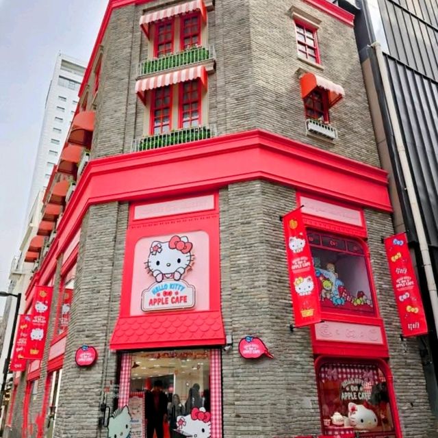 粉絲必朝聖！Hello Kitty Apple Cafe 韓國首爾明洞