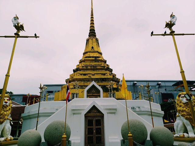 泰國曼谷湄南河畔著名古跡皇家寺廟景點：Wat Uthai Tharam，雄偉泰式寺廟建築群，適合打卡拍照📸