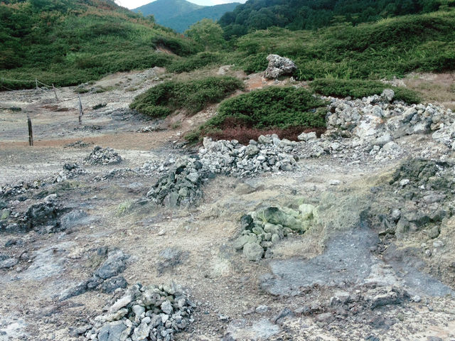 【青森　涼風が通り抜ける霊場・恐山、カルデラ湖の宇曽利湖と下北半島　大間崎　仏ヶ浦での日没】