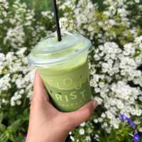 Flourist bakehouse 🍵🍓🌳🌼🪑🍂