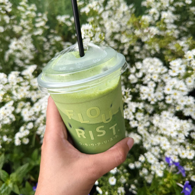 Flourist bakehouse 🍵🍓🌳🌼🪑🍂