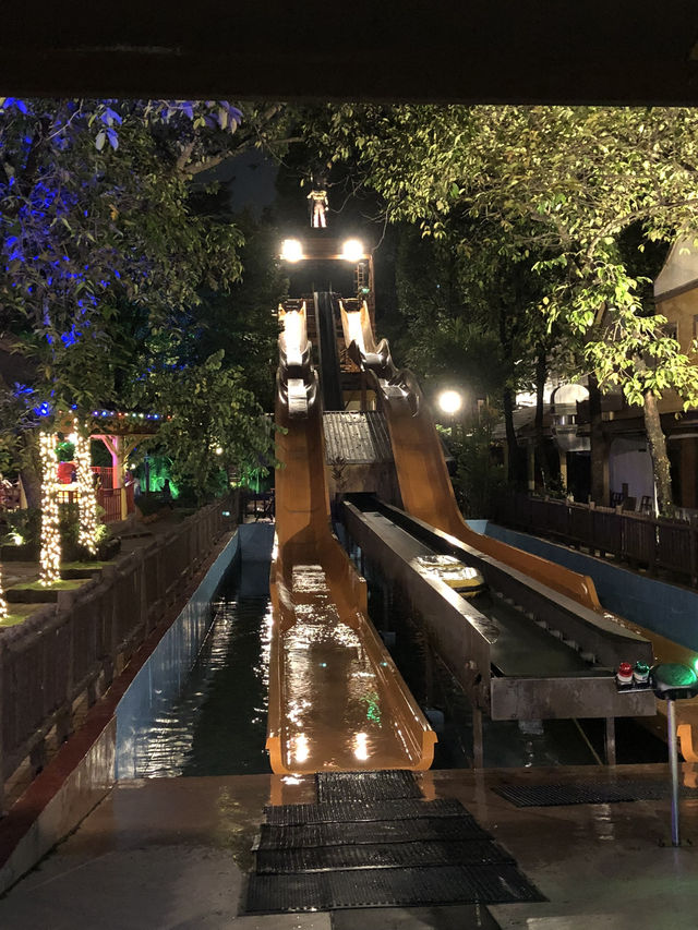 a quick hangout with friends at Sunway Lagoon Night Park