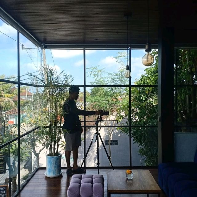 lovely hangout