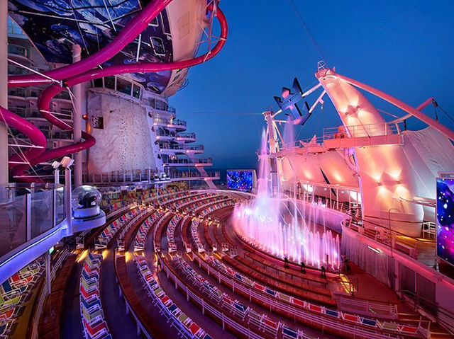 "Harmony of the Seas: 3 Wild Days, Zero Regrets" 🌊🎢🍹