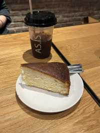 กาแฟดี บรรยากาศเท่ ถ่ายรูปสวยทุกมุม ที่ As is