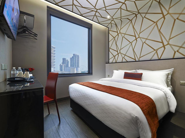 “Hotel Boss – Affordable Comfort at the Heart of the City”