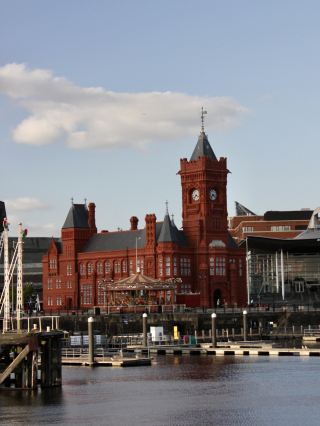Morning Magic at Mermaid Quay: Cardiff Bay Sparkles Under Spring Sunshine