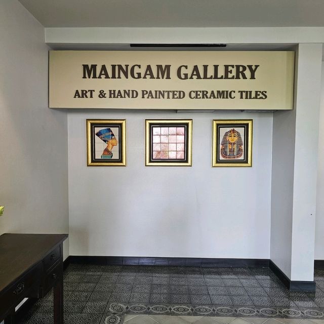 พาชมร้านกระเบื้องเก่าแก่ และแกลลอรี่จากกระเบื้อง