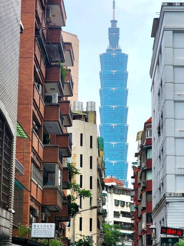 🌆 Touch the Sky – Taipei 101's Towering Wonder!