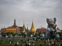 KAWS: Holiday 