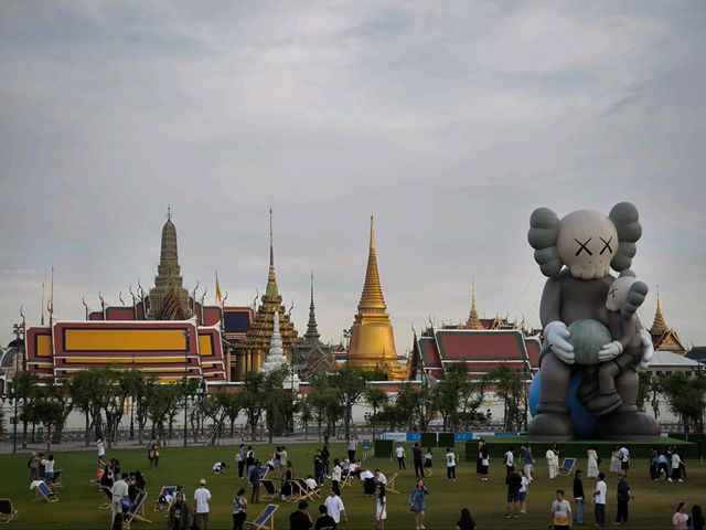 KAWS: Holiday 