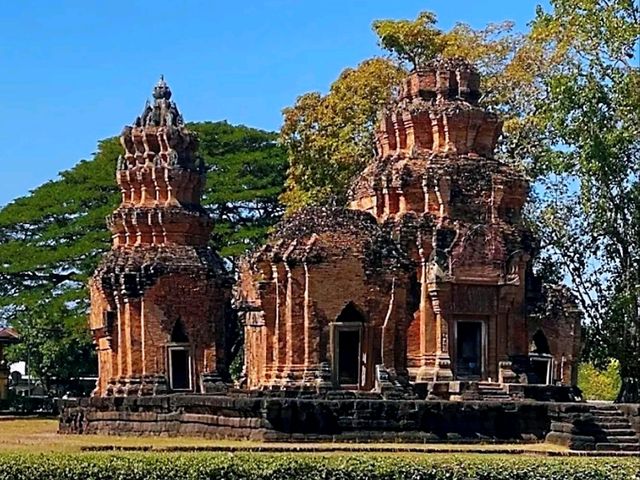 ปรางค์ 5 องค์ ปราสาทศรีขรภูมิ ความงดงามในอดีต