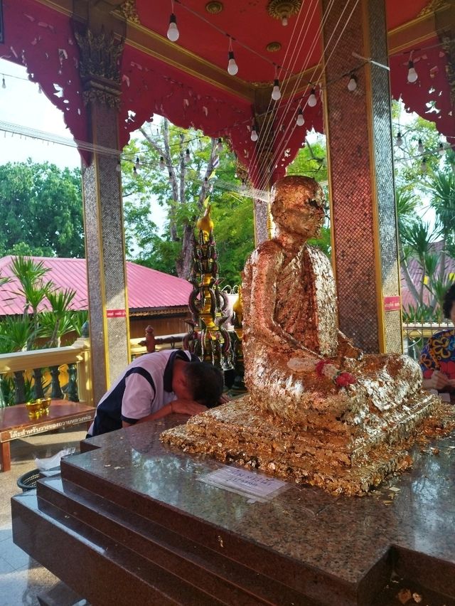 รูปเหมือนหลวงพ่อกวย