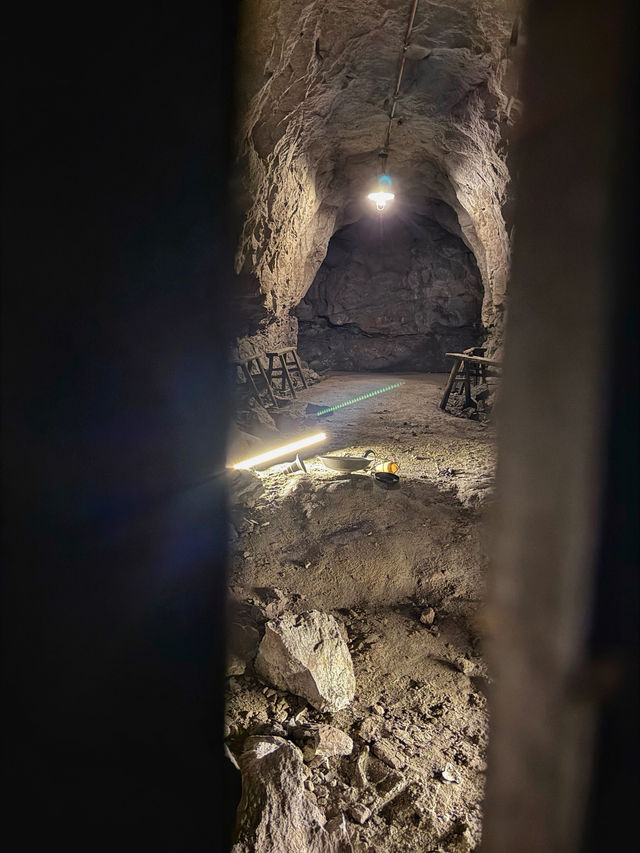 Stepping Into the Soul of Old Chongqing: 十八梯