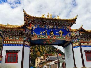 Dreamlike Water Scenery and Tibetan Charm: A Magical Combination in Jiuzhaigou and Gannan
